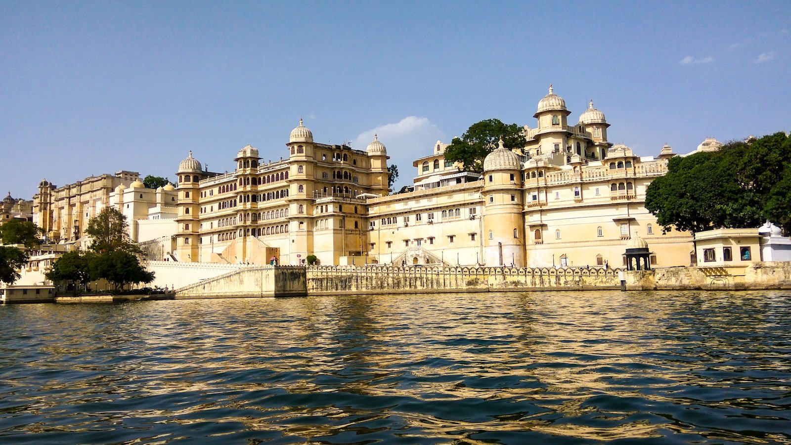 City Palace, Udaipur — a sprawling complex blending Rajasthani, Mughal, and European architecture on the banks of Lake Pichola